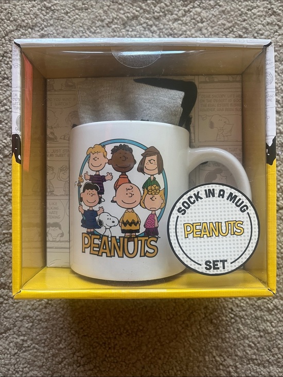 Peanuts Other - Peanuts Sock in a Mug Set: Mug, Socks and Sticker